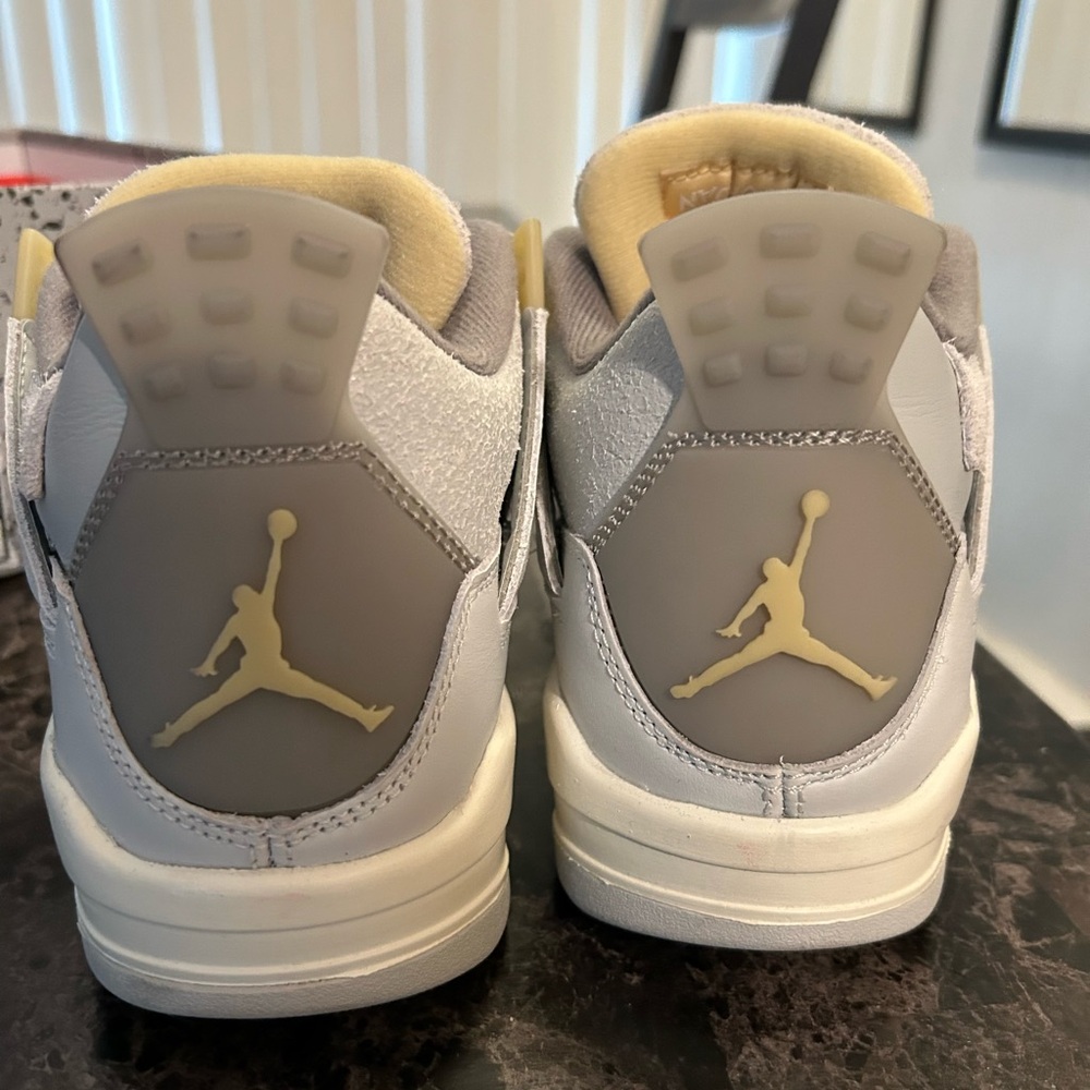 Air Jordan 4 Retro SE Craft ‘Photon Dust’